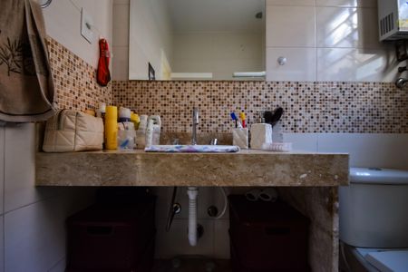 Casa de condomínio à venda com 191m², 5 quartos e 2 vagasBanheiro Social