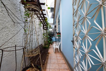 Casa de condomínio à venda com 191m², 5 quartos e 2 vagasLateral