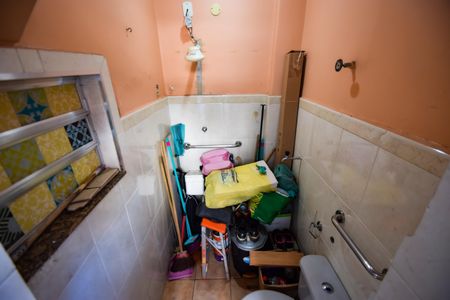 Casa de condomínio à venda com 191m², 5 quartos e 2 vagasBanheiro de Serviço