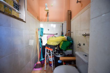 Casa de condomínio à venda com 191m², 5 quartos e 2 vagasBanheiro de Serviço