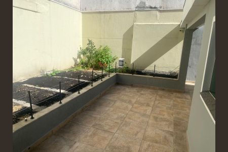 Casa à venda com 400m², 5 quartos e 6 vagasÁrea Externa Casa 2