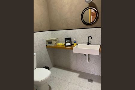 Casa à venda com 400m², 5 quartos e 6 vagasBanheiro 2 Casa 2