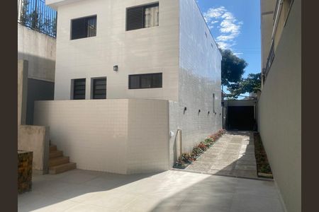 Casa à venda com 400m², 5 quartos e 6 vagasÁrea externa Casa 1