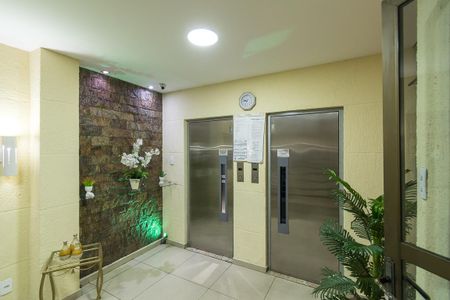 Apartamento para alugar com 68m², 2 quartos e 1 vagaÁrea comum - Hall dos elevadores