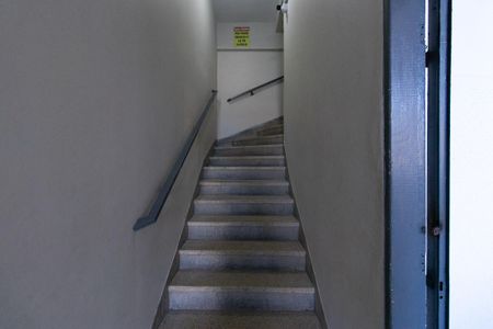 Apartamento à venda com 98m², 2 quartos e 1 vaga Apartamento à venda com 98m², 2 quartos e 1 vagaEscada