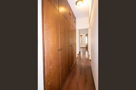 Apartamento à venda com 230m², 4 quartos e 4 vagasCorredor