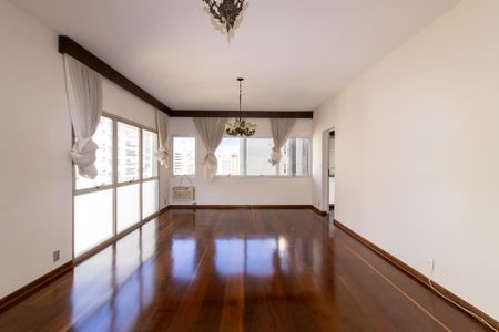 Apartamento à venda com 230m², 4 quartos e 4 vagasSala