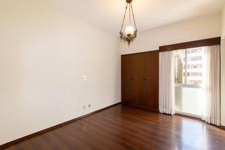 Apartamento à venda com 230m², 4 quartos e 4 vagasSuíte 1