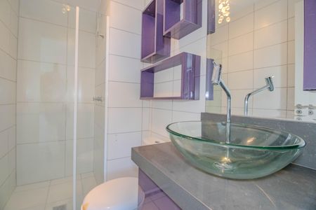 Apartamento para alugar com 57m², 2 quartos e 1 vaga Apartamento para alugar com 57m², 2 quartos e 1 vagaBanheiro da Suíte