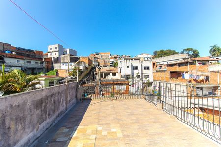 Casa à venda com 250m², 3 quartos e 1 vaga Casa à venda com 250m², 3 quartos e 1 vagaTerraço