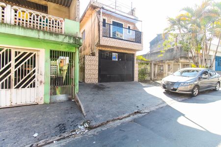 Fachada + Placa de casa à venda com 3 quartos, 250m² em Vila Chuca, São Paulo