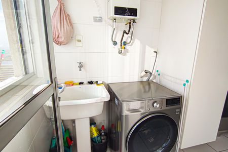 Apartamento à venda com 77m², 2 quartos e 1 vagaÁrea de Serviço