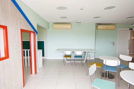 Apartamento à venda com 77m², 2 quartos e 1 vagaÁrea comum 