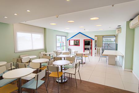 Apartamento à venda com 77m², 2 quartos e 1 vagaÁrea comum 