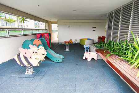 Apartamento à venda com 77m², 2 quartos e 1 vagaÁrea comum 