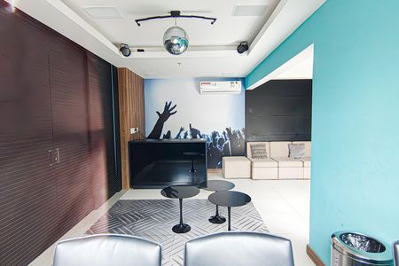 Apartamento à venda com 77m², 2 quartos e 1 vagaÁrea comum 