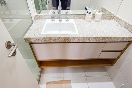 Apartamento à venda com 77m², 2 quartos e 1 vagaBanheiro da Suíte