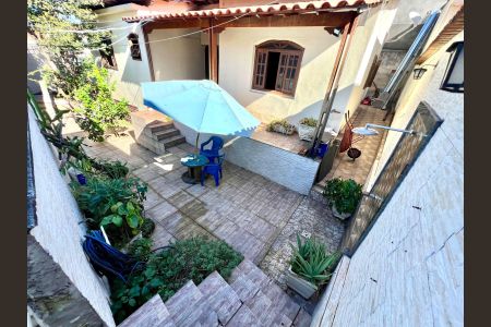 Casa à venda com 479m², 5 quartos e 2 vagas Casa à venda com 479m², 5 quartos e 2 vagasÁrea Externa - Frente