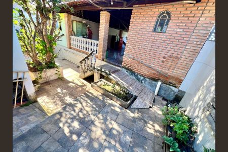 Casa à venda com 479m², 5 quartos e 2 vagas Casa à venda com 479m², 5 quartos e 2 vagasÁrea Externa - Frente