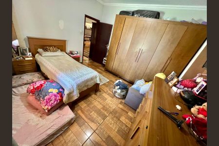 Casa à venda com 479m², 5 quartos e 2 vagas Casa à venda com 479m², 5 quartos e 2 vagasQuarto 4