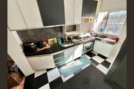 Casa à venda com 479m², 5 quartos e 2 vagas Casa à venda com 479m², 5 quartos e 2 vagasCozinha