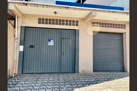 Casa à venda com 479m², 5 quartos e 2 vagas Casa à venda com 479m², 5 quartos e 2 vagasFachada