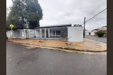 Casa à venda com 280m², 4 quartos e 3 vagasFoto 02
