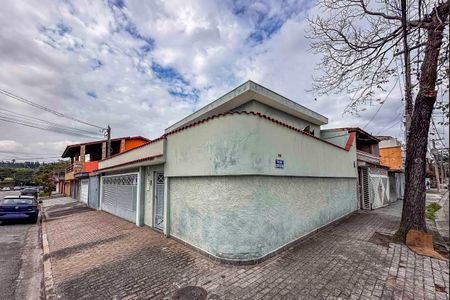 Casa à venda com 177m², 3 quartos e 3 vagas Casa à venda com 177m², 3 quartos e 3 vagasFachada e placa