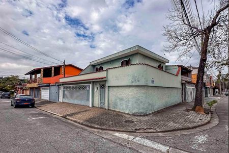 Casa à venda com 177m², 3 quartos e 3 vagas Casa à venda com 177m², 3 quartos e 3 vagasFachada e placa