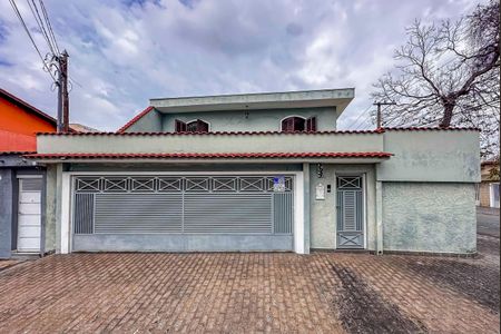 Casa à venda com 177m², 3 quartos e 3 vagas Casa à venda com 177m², 3 quartos e 3 vagasFachada e placa