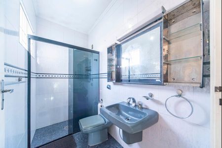 Casa à venda com 177m², 3 quartos e 3 vagas Casa à venda com 177m², 3 quartos e 3 vagasBanheiro Social