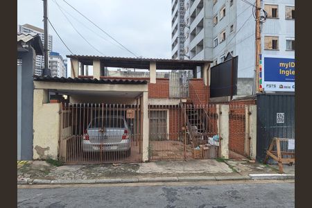 Casa para alugar com 140m², 2 quartos e 1 vaga Casa para alugar com 140m², 2 quartos e 1 vagaFachada