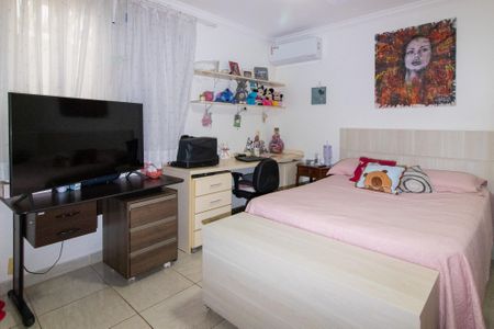 Casa à venda com 470m², 3 quartos e 4 vagas Casa à venda com 470m², 3 quartos e 4 vagasSuíte 3