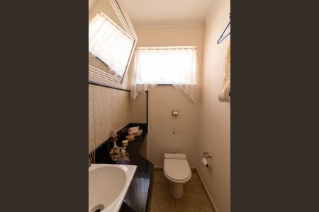 Casa à venda com 470m², 3 quartos e 4 vagas Casa à venda com 470m², 3 quartos e 4 vagasLavabo