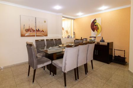 Casa à venda com 470m², 3 quartos e 4 vagas Casa à venda com 470m², 3 quartos e 4 vagasSala