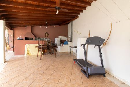 Casa à venda com 470m², 3 quartos e 4 vagas Casa à venda com 470m², 3 quartos e 4 vagasÁrea comum