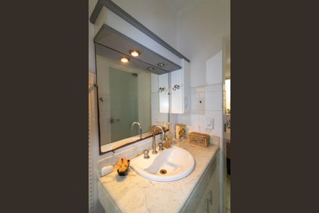 Casa à venda com 470m², 3 quartos e 4 vagas Casa à venda com 470m², 3 quartos e 4 vagasBanheiro Suíte 2