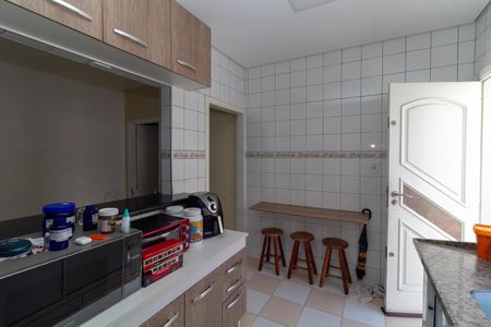Casa à venda com 160m², 2 quartos e 4 vagas Casa à venda com 160m², 2 quartos e 4 vagasCasa 1 Cozinha