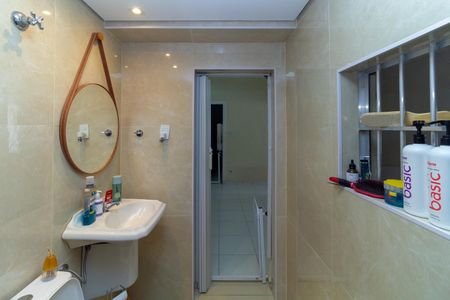 Casa à venda com 160m², 2 quartos e 4 vagas Casa à venda com 160m², 2 quartos e 4 vagasCasa 1 Banheiro