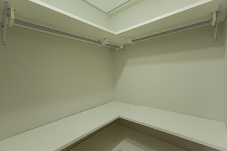 Apartamento para alugar com 38m², 1 quarto e sem vaga Apartamento para alugar com 38m², 1 quarto e sem vagaCloset