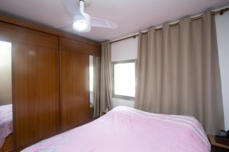 Casa à venda com 350m², 4 quartos e 5 vagas Casa à venda com 350m², 4 quartos e 5 vagasEdícula Quarto