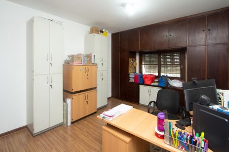 Casa à venda com 350m², 4 quartos e 5 vagas Casa à venda com 350m², 4 quartos e 5 vagasQuarto 1