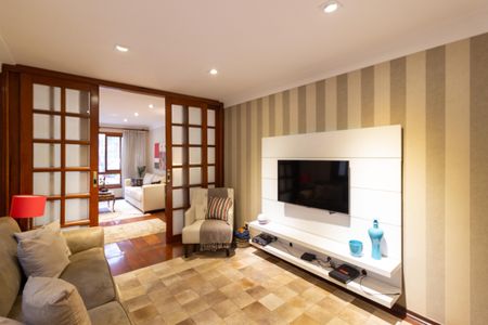 Casa à venda com 147m², 3 quartos e 2 vagasSala de TV