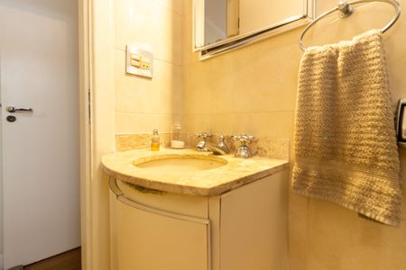 Casa à venda com 147m², 3 quartos e 2 vagasBanheiro da Suíte