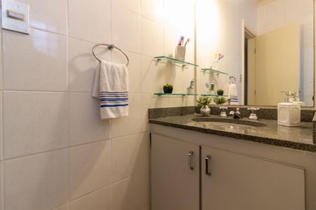 Casa à venda com 147m², 3 quartos e 2 vagasBanheiro