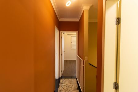 Casa de condomínio para alugar com 110m², 3 quartos e 2 vagasCorredor andar superior