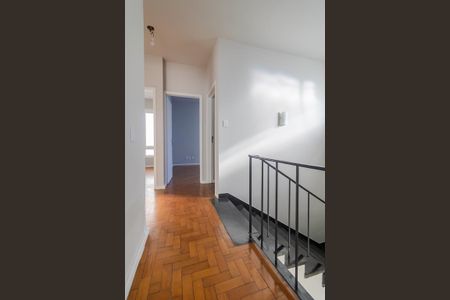 Casa à venda com 224m², 6 quartos e 5 vagas Casa à venda com 224m², 6 quartos e 5 vagasCorredor