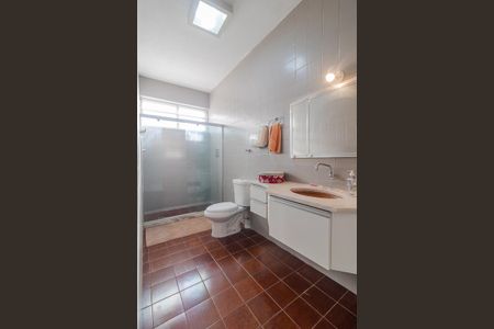 Casa à venda com 224m², 6 quartos e 5 vagas Casa à venda com 224m², 6 quartos e 5 vagasBanheiro 1