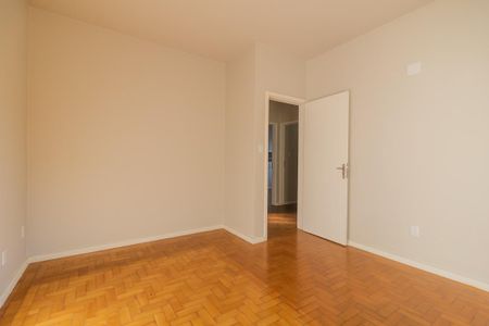 Casa à venda com 224m², 6 quartos e 5 vagas Casa à venda com 224m², 6 quartos e 5 vagasQuarto 1