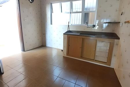 Casa à venda com 98m², 2 quartos e 2 vagas